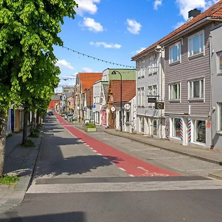 Modern 3-bedroom In The Heart Of *