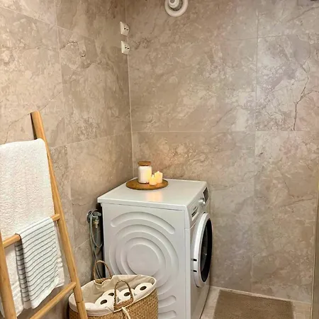Modern 3-bedroom In The Heart Of Apartment *