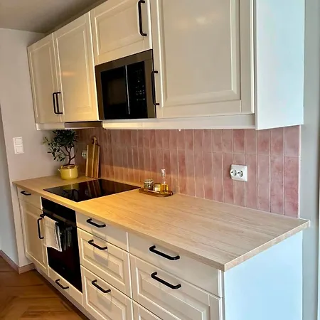 Modern 3-bedroom In The Heart Of *
